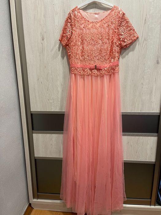 Розовое вечернее платье