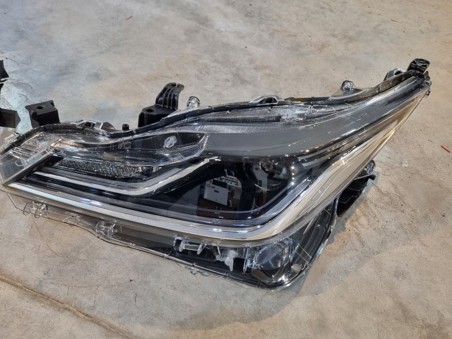 Фара toyota corolla e210