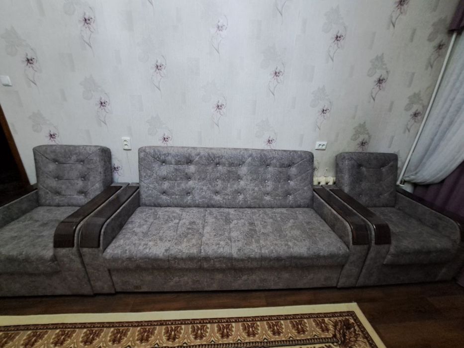 Продается Раскладной диван и 2 кресла