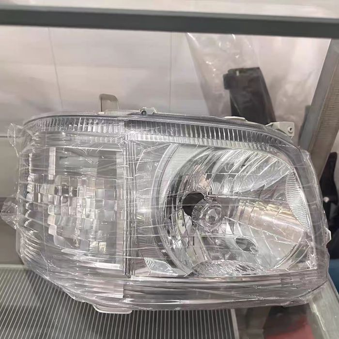Стекла фар   Tayota Hiace
