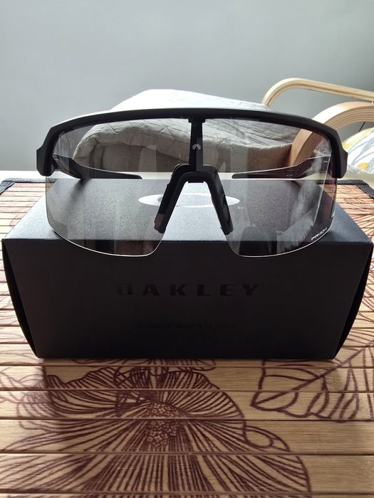 Слънчеви очила Oakley Sutro