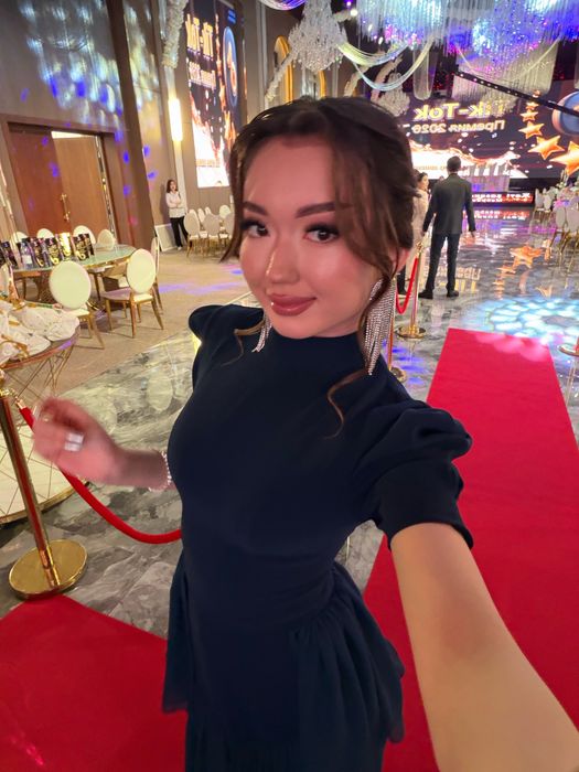 Очень красивое платье, девочки. Надевала всего один раз