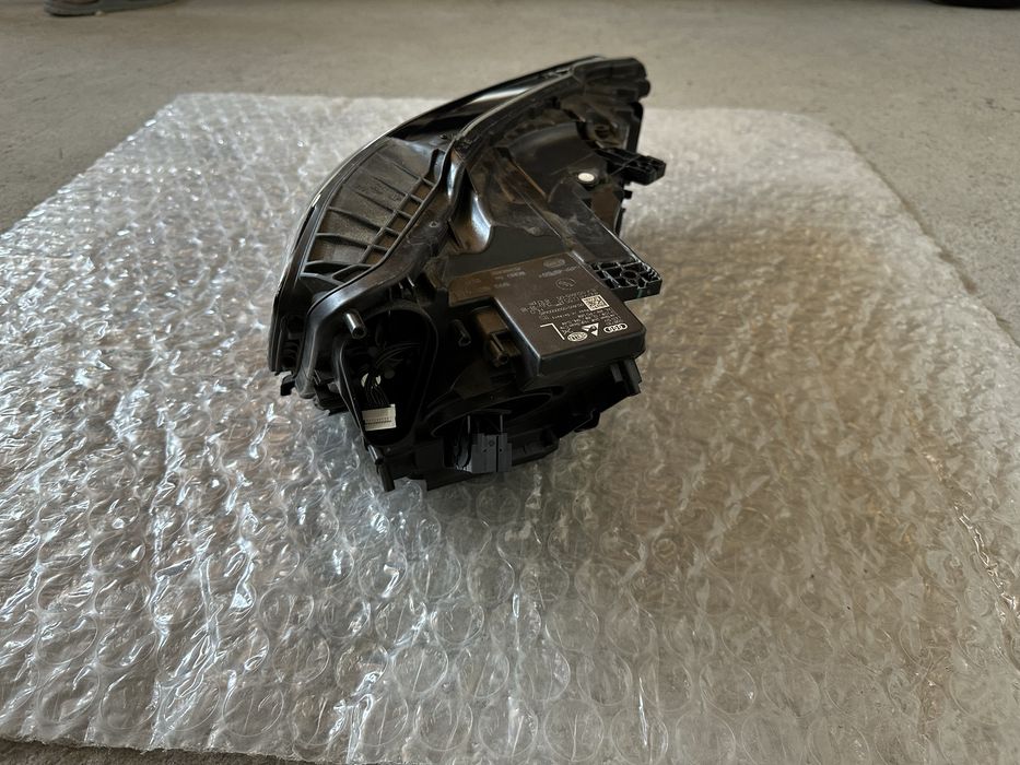 Ляв фар за Ауди а8