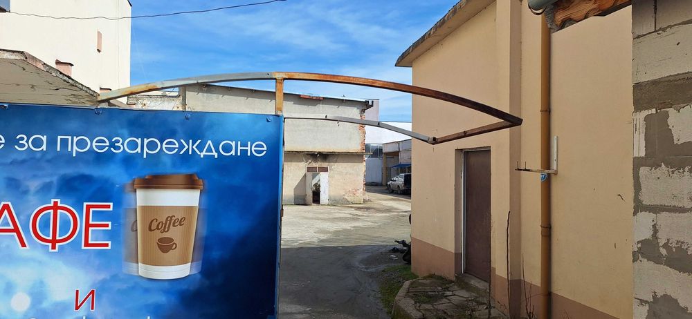 Кутия с покрив за вендинг автомат