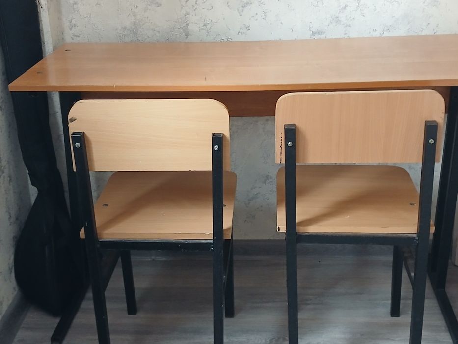 Стол со стульями