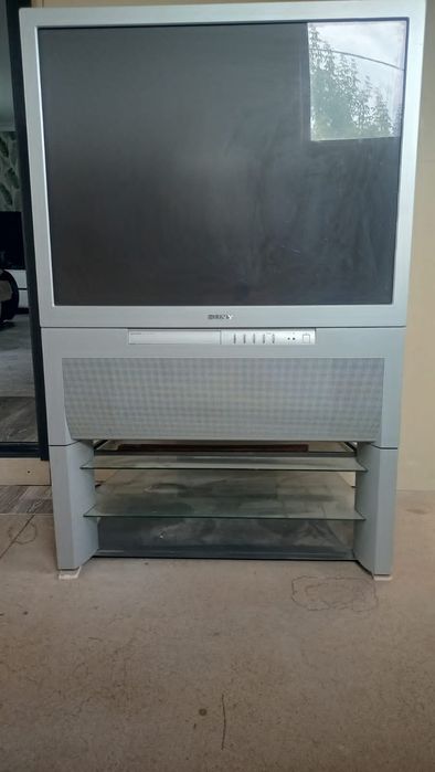 Телевизор квадратный, большой