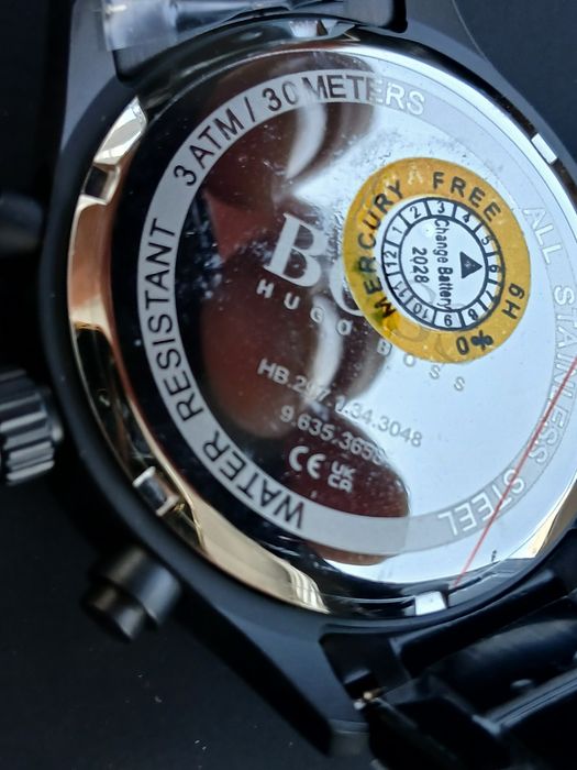 Нов мъжки елегантен часовник HUGO BOSS 1513676. Имам и други обяви с нови часовници
