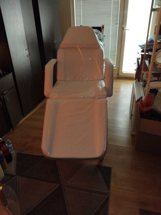 Продавам нов козметичен стол