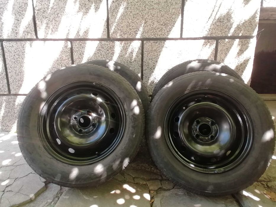 Автомобилни гуми с джанти 4 бр.  195/65/15  DAYTON