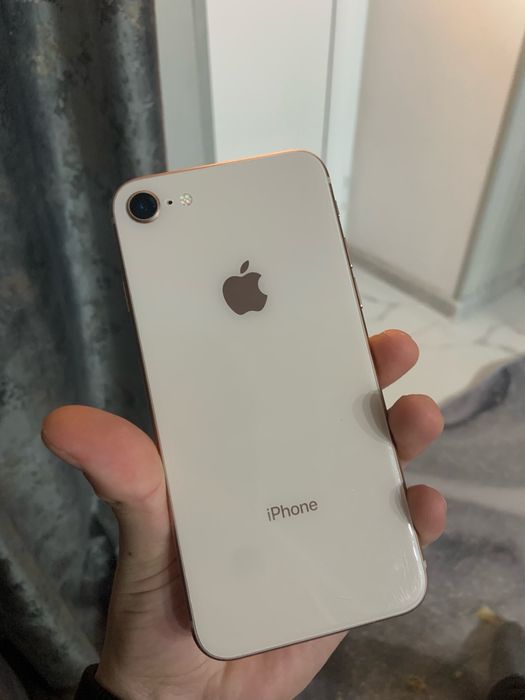 Продам айфон 8 на 64