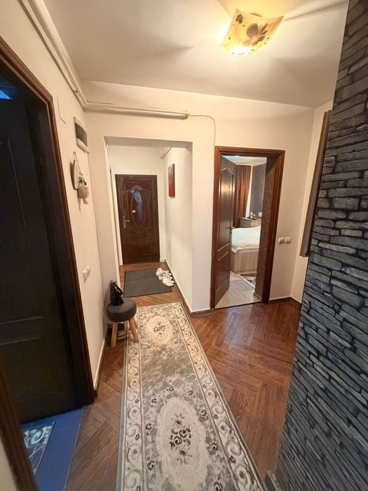 Închiriez apartament bucium