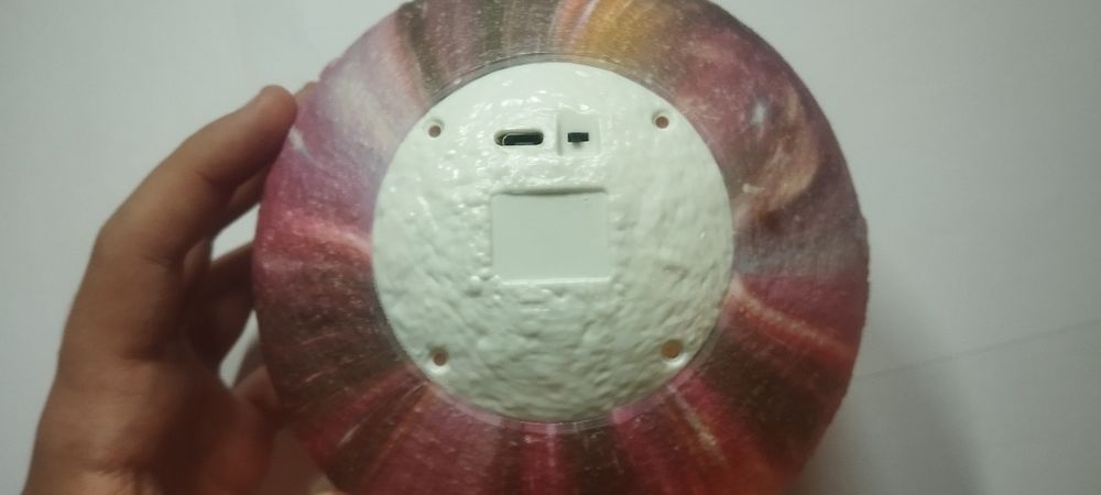 Ночник в виде планеты с пультом