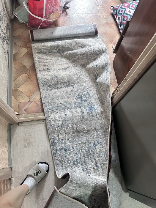 Отдаю куртки на мальчика 4-5 лет и годик и шкаф