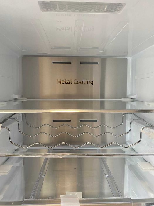 ЧИСТО НОВ Хладилник Samsung RR39M7565B1