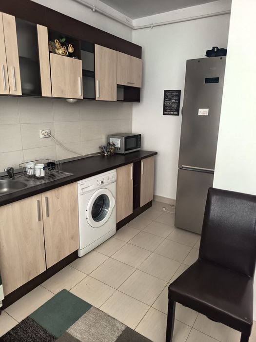 Inchiriez apartament zona stadionului Floresti