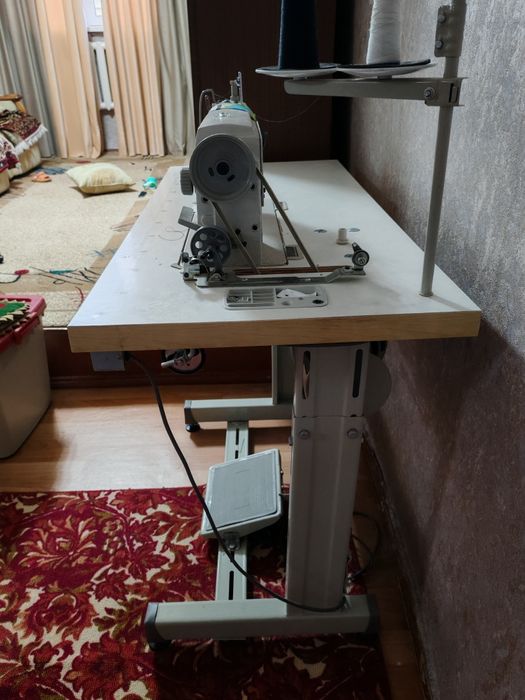 Продам швейную машинку