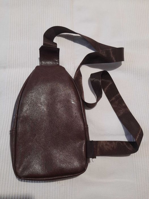 Borseta nouă, curea reglabila in diagonala