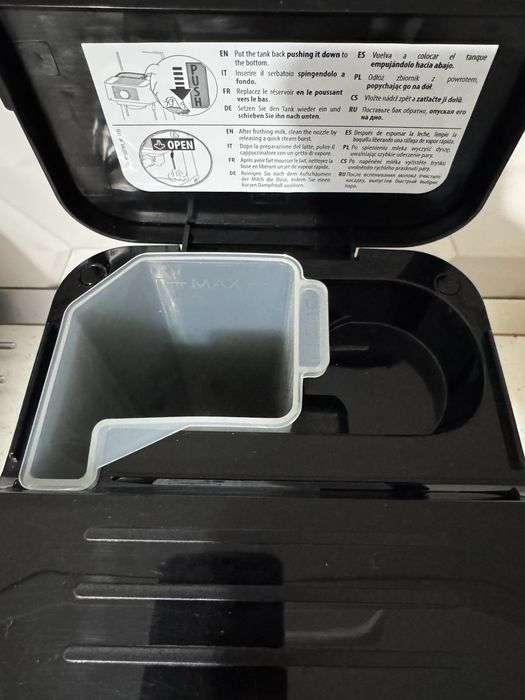 Espressor Delonghi cu spumare lapte