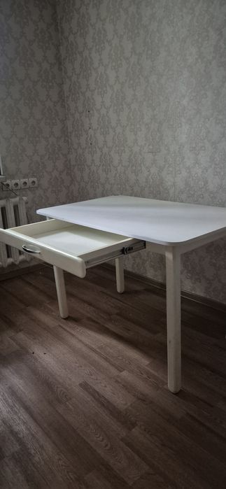 Продам кухонный стол