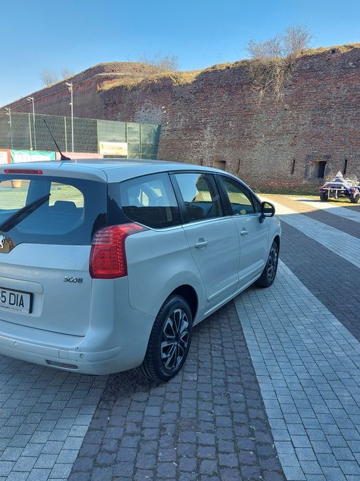 Vând Peugeot 5008  7 locuri
