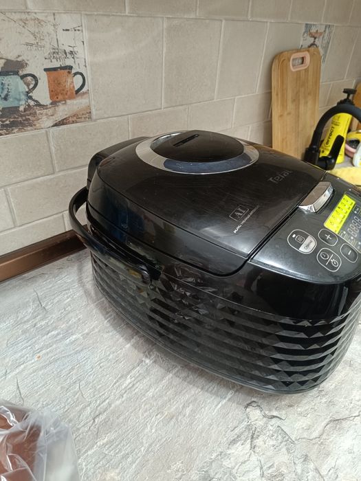 Продам мультиварку в хорошем состоянии