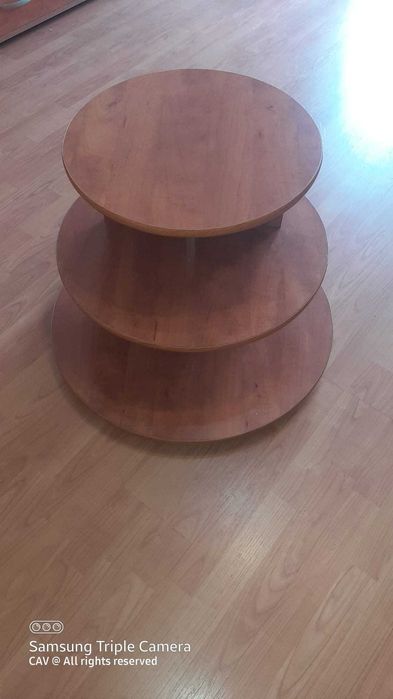 Masuta cafea sufragerie: dimatre x inaltime = 70/60/50 cm x 50 cm (50 lei)