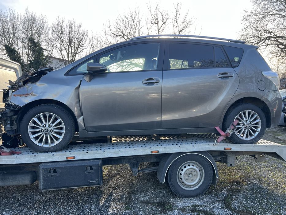 Toyota Verso/Тойота Версо -на части