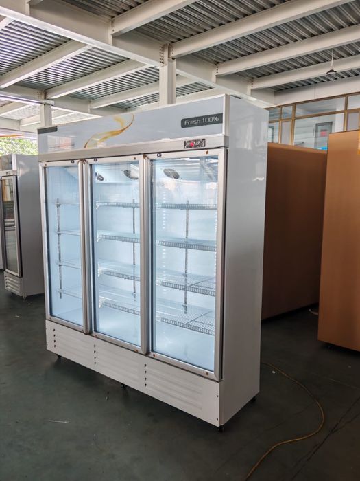 Витринный холодильник для магазина
