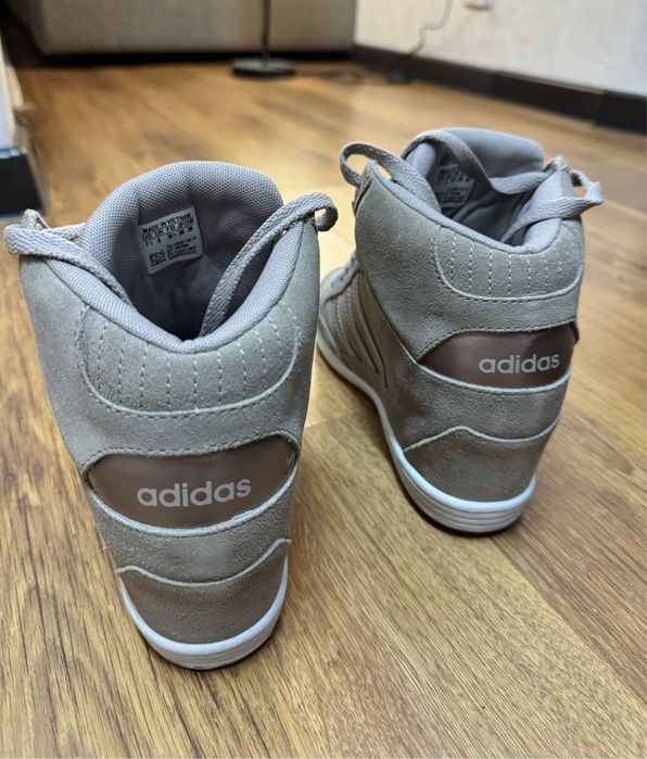 Кроссовки adidas