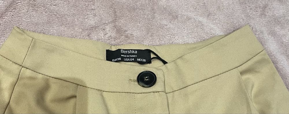 Черен и бежов панталон - прочетете описанието