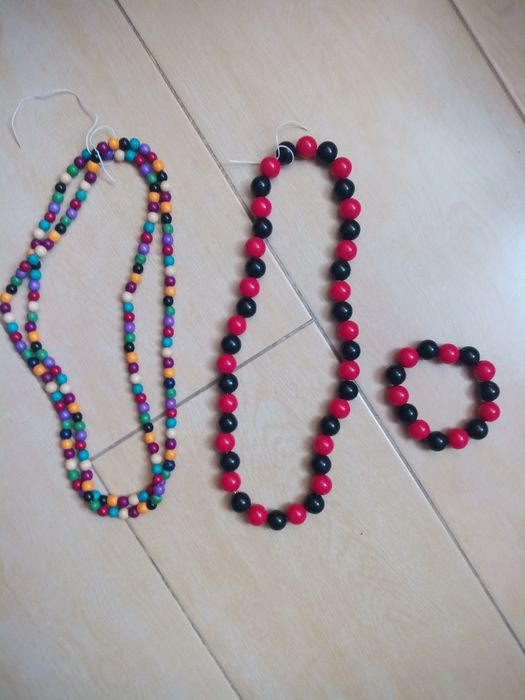 Lot mărgele si brățară