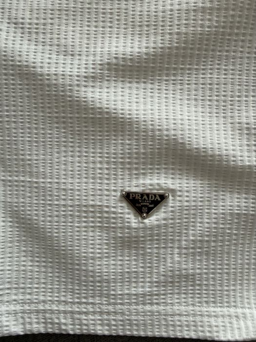 Бялo екипче prada
