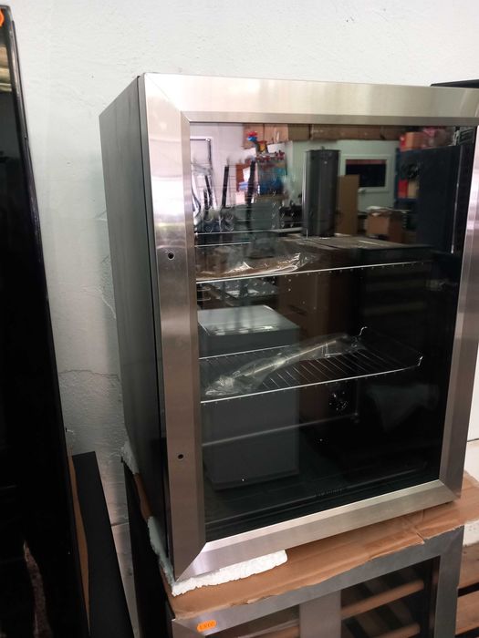 OFERTA Frigider pentru bauturi 60 L