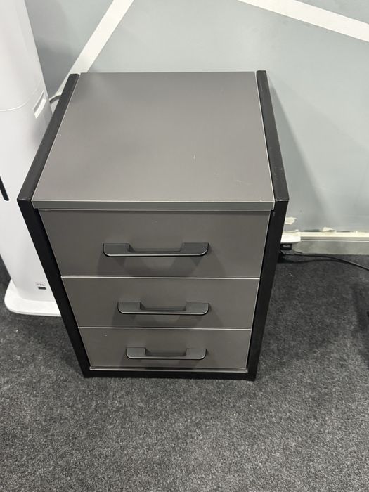 Продажа офисной мебели (руководительские столы)