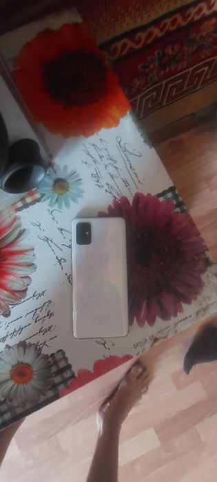 Продам сотку самсунг 51