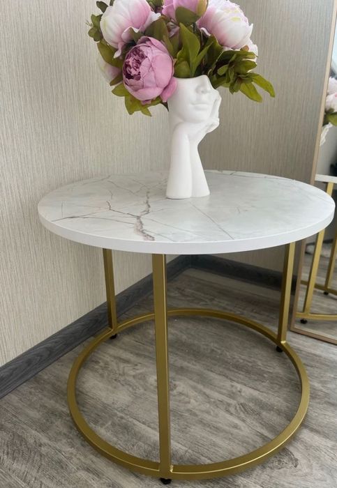 Продам столик журнальный