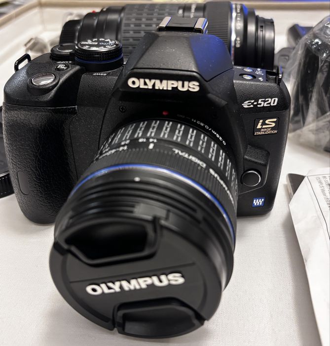 Olympus E-520 Digital SLR Camera si obiectiv ZUIKO DIGITAL