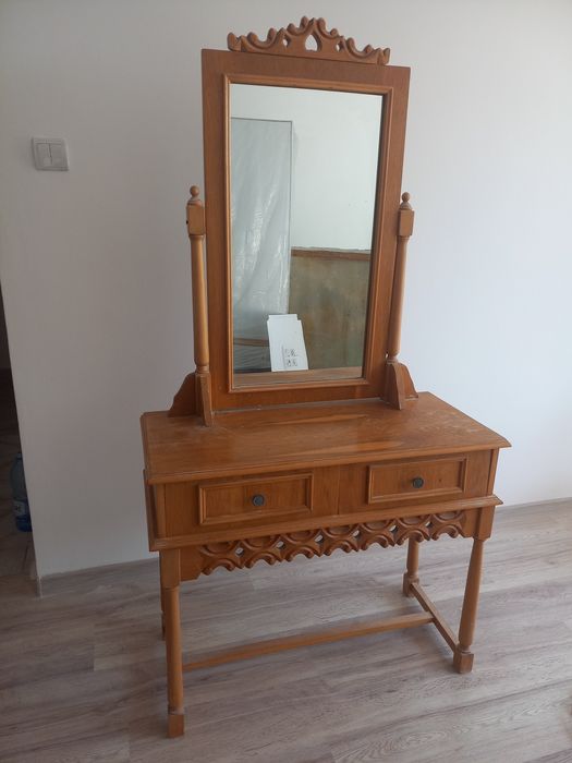 Vând masuta machiaj