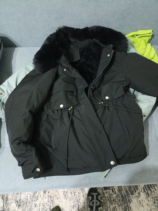 Qishlik kurtka sotiladi