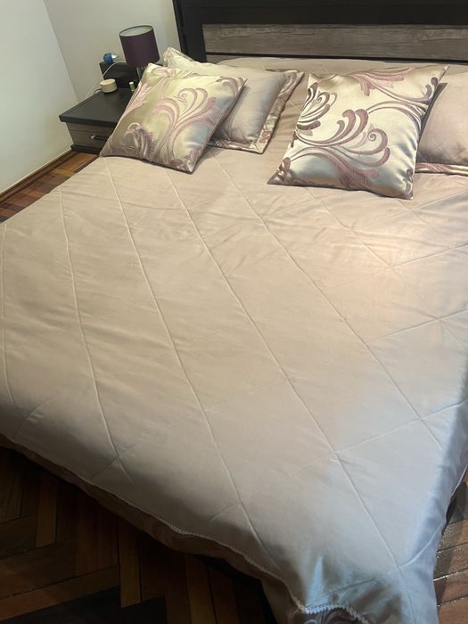 Продается покрывало с наволочками на подушки на кровать 160х200