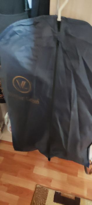 Черный костюм с чехлом на парня