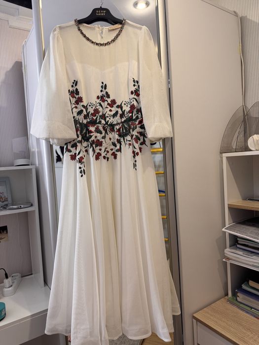 Нарядное нежное платье