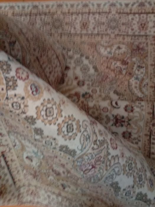 Продам недорого  ковер