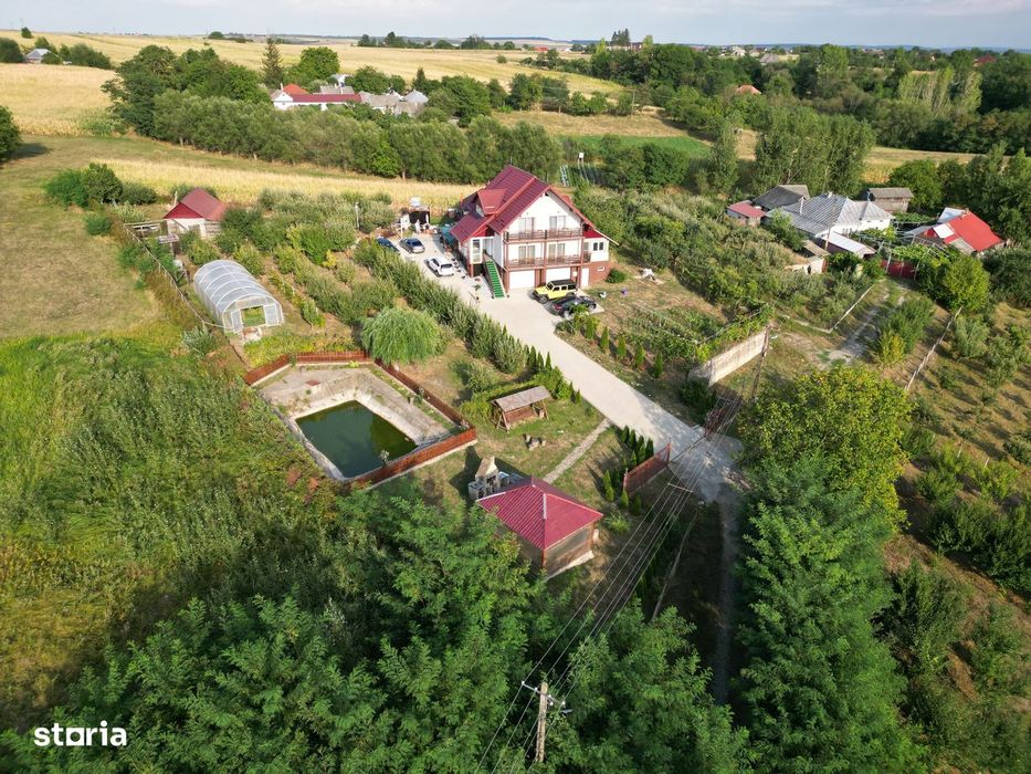 Se vinde proprietate superba intr-un loc  unde liniștea e primordiala