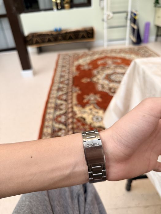 Наручные часы касио почти новый