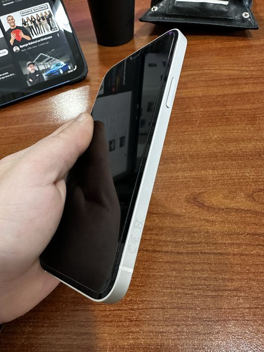 Vând iPhone 12 Alb