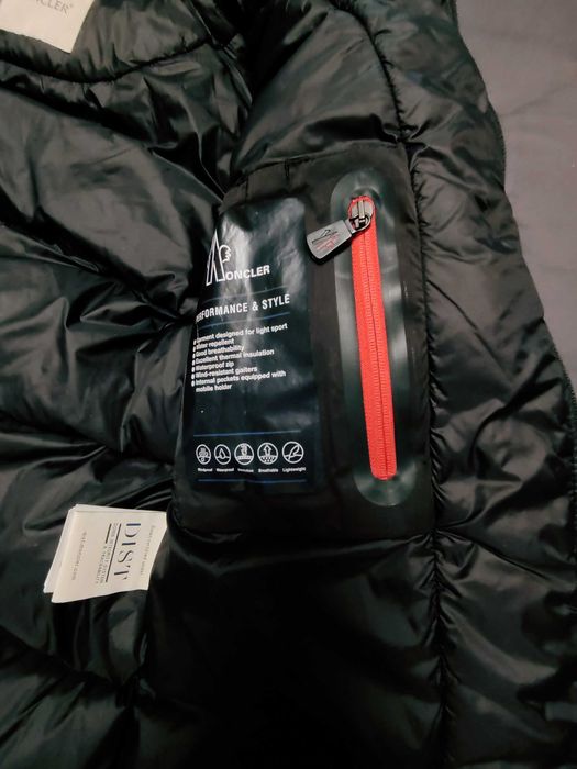 яке Moncler уникално
