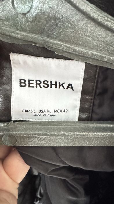 Куртка Bershka .