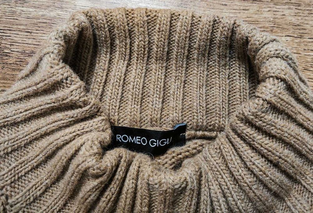 Romeo Gigli Оригинален мъжки пуловер размер М
