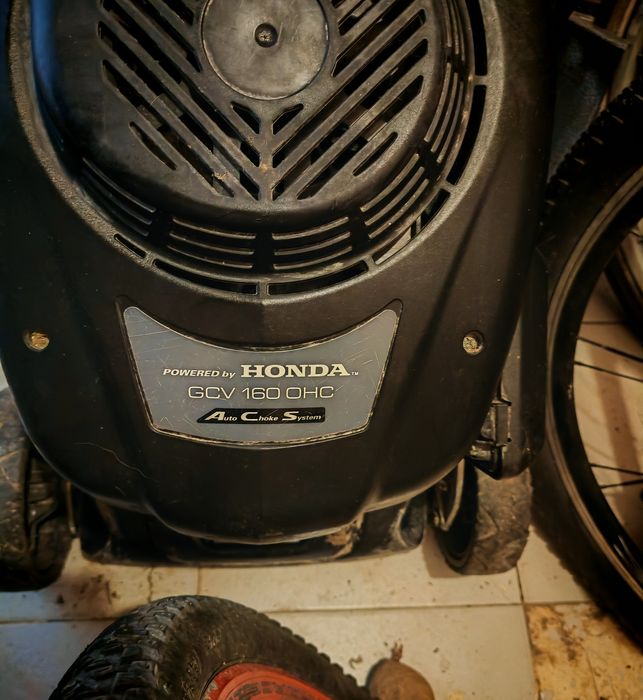 Vând cositoare gazon , grădină Honda GCV 160